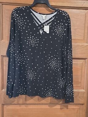 Cato Black Long Sleeve V-Neck Top with White Heart Print